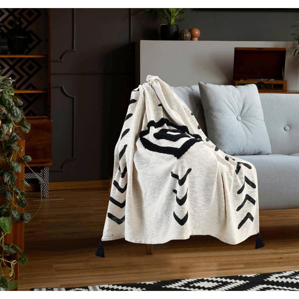 Avant Garde Black/White 50 in. x 60 in. Geometric All Natural Cotton Throw 