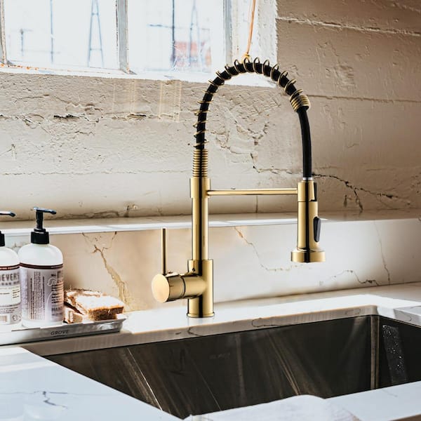 Single Handle Single Hole Pull Down Sprayer Kitchen Faucet with Brass Ceramic and Swivel 360° Spout in Gold