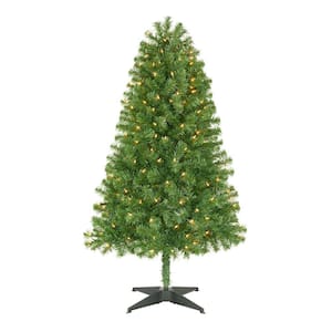 5 ft Woodtrail Norway Spruce Pre-Lit Artificial Christmas Tree with 200 Lights