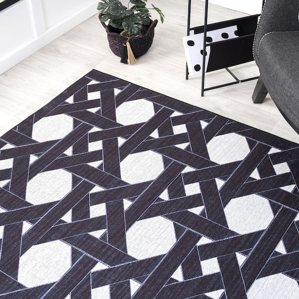 Parker Black 4 ft. x 6 ft. Geometric Polypropylene Area Rug