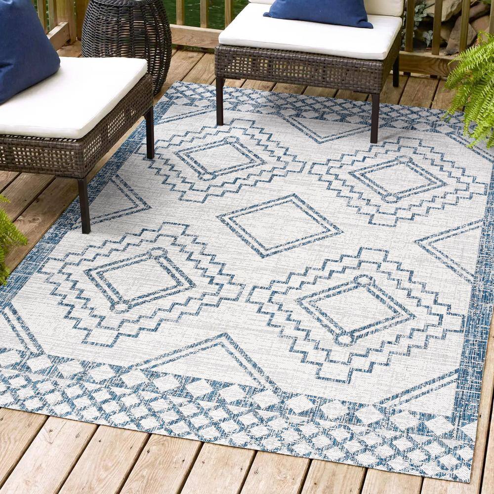 Ivory/Blue Synthetic Medallion Rectangular Easy-Care Rug