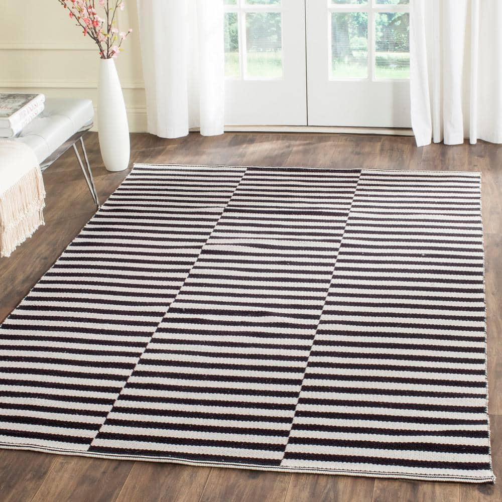 Coastal Charm Black and Ivory Handwoven Wool-Cotton 8' x 10' Rug