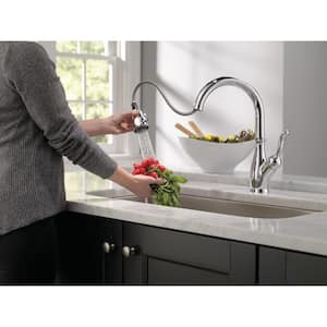 Leland Single-Handle Pull-Down Sprayer Kitchen Faucet with ShieldSpray and MagnaTite Docking Technologies in Chrome