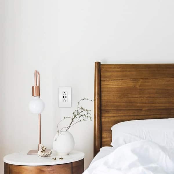 radiant 15 Amp 125-Volt Duplex Outlet with 3.1 Amp USB with Wall Plate, White