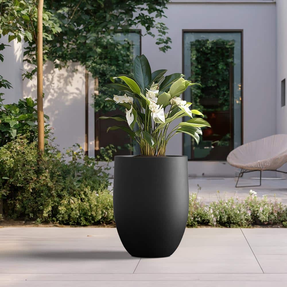 Black planter discount