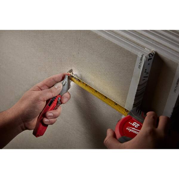 Milwaukee 48-22-6626 8 m/26 ft. Compact Tape Measure