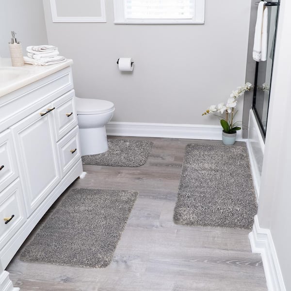 https://images.thdstatic.com/productImages/921f4cf9-13b1-4208-83b9-ad6473167b75/svn/gray-sussexhome-bathroom-rugs-bath-mats-cal-sld-gy-3set-44_600.jpg