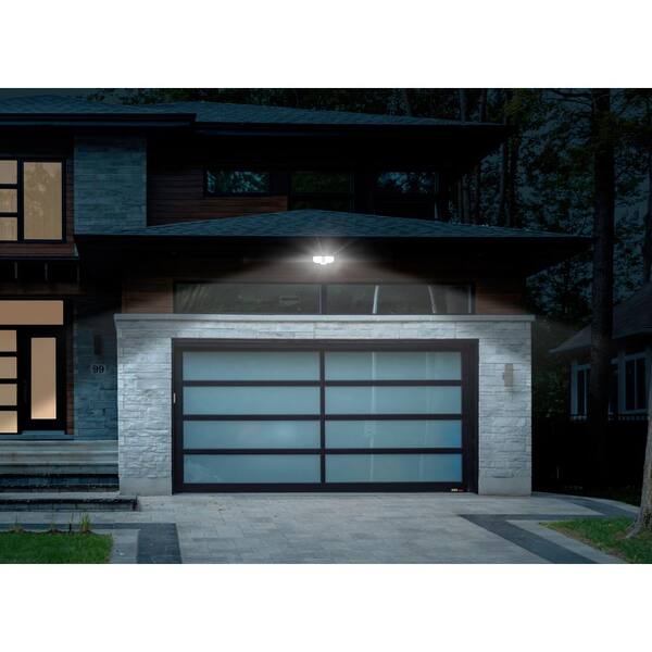 SWD AWSENS 38-Watt 3000 Lumen White Dusk to Dawn Control 2 Head