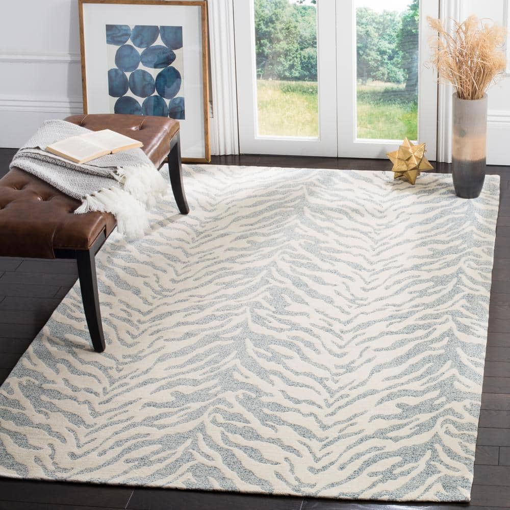 Blue and Ivory Rectangular Wool Chenille Rug, 5' x 8'