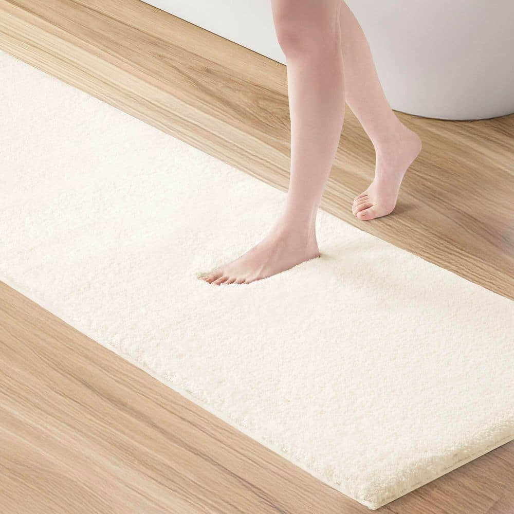 Ivory Microfiber Non-Slip Bath Rug with Quick-Dry Technology