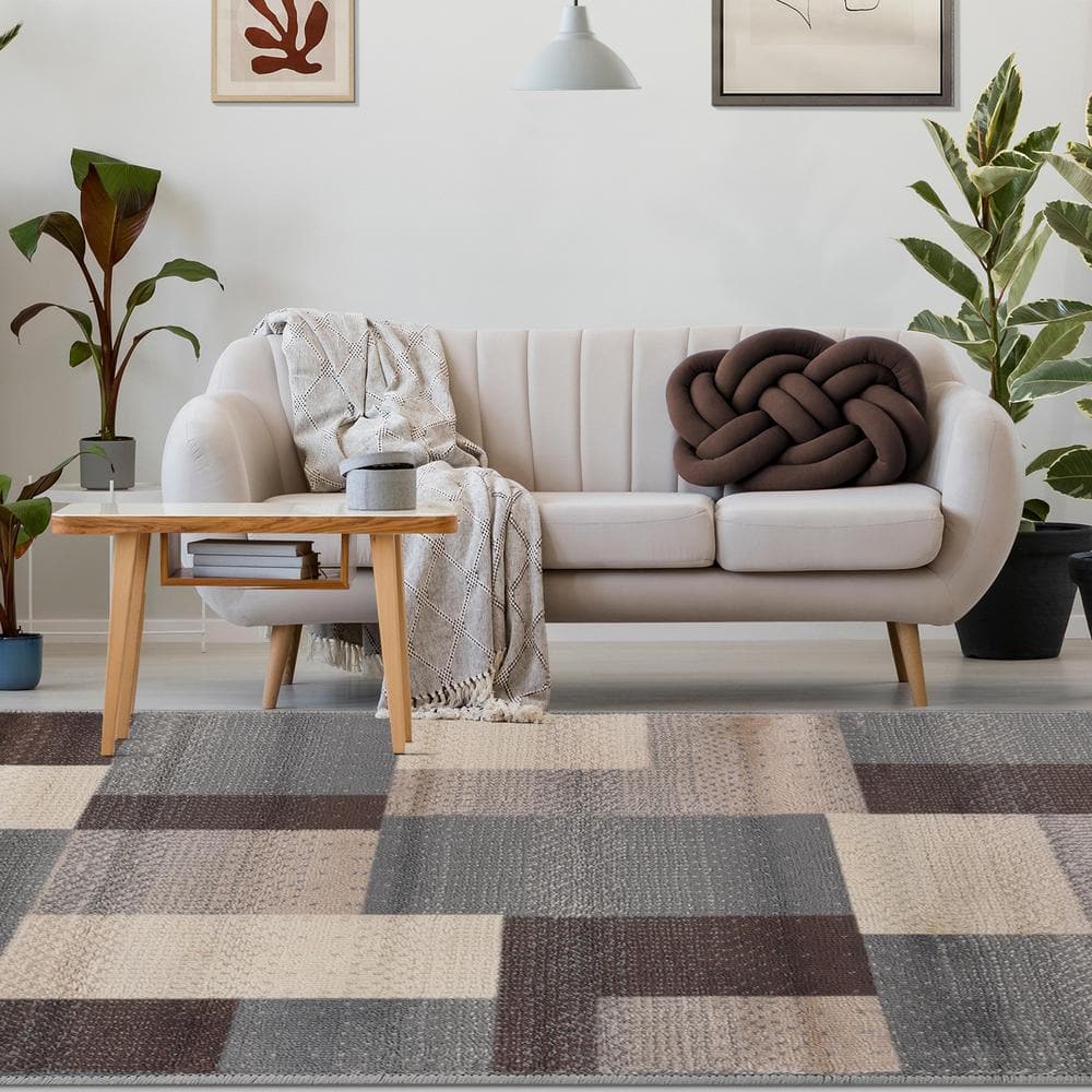 Gray and Beige Geometric Synthetic Area Rug 5' x 8'