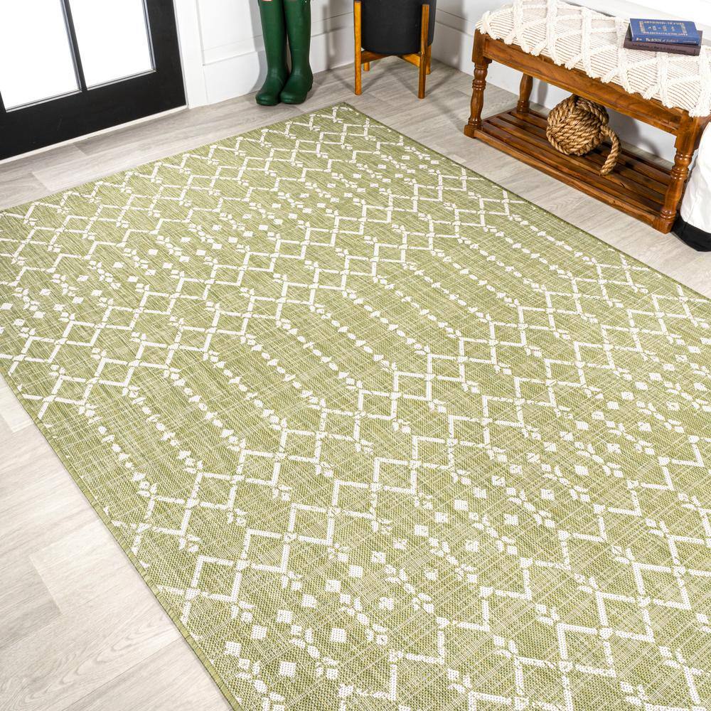 Moroccan Geometric Light Green and Cream 5' x 7' Indoor/Outdoor Rug