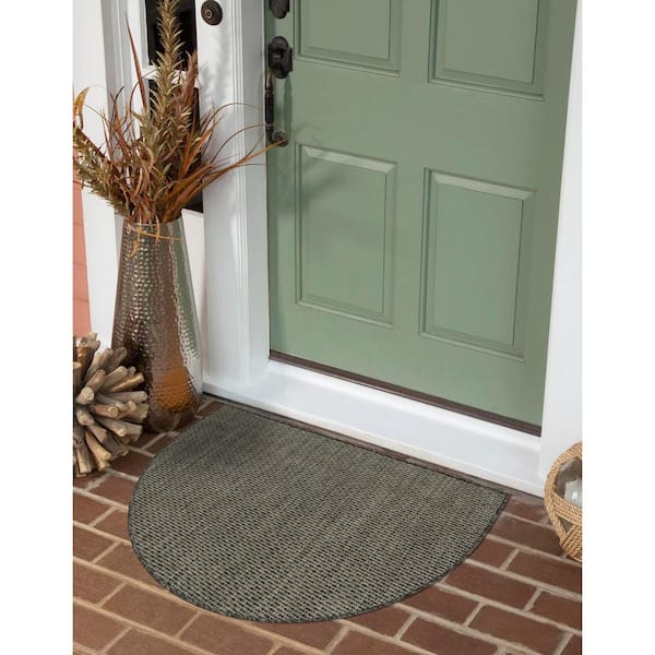 Outdoor Solid Black 3 ft. 1 in. x 6 ft. 1 in. Area Rug