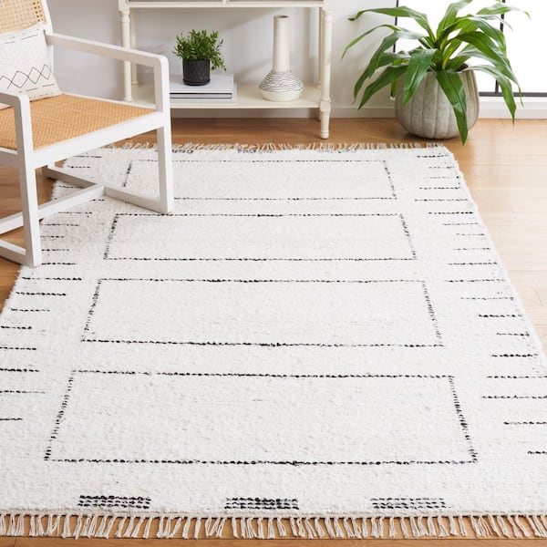 Casablanca 5 ft. x 8 ft. Ivory/Black Country Rectangle Area Rug
