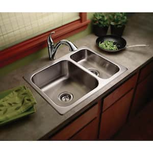 Camerist Single-Handle Pull-Out Sprayer Kitchen Faucet in Chrome