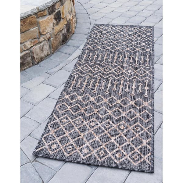 Charcoal/Gray Tribal Trellis Outdoor 2 ft. x 6 ft. Runner Rug