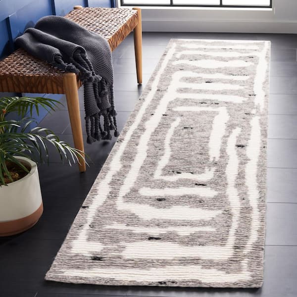 Casablanca 2 ft. x 8 ft. Ivory/Gray Two-Toned Spiral Runner Rug