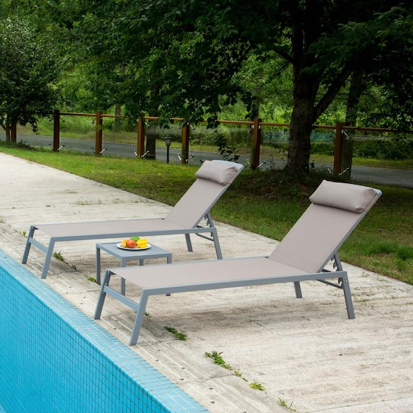 JimsMaison Khaki Aluminum Outdoor Lounge Chair with Khaki Headrest and Table