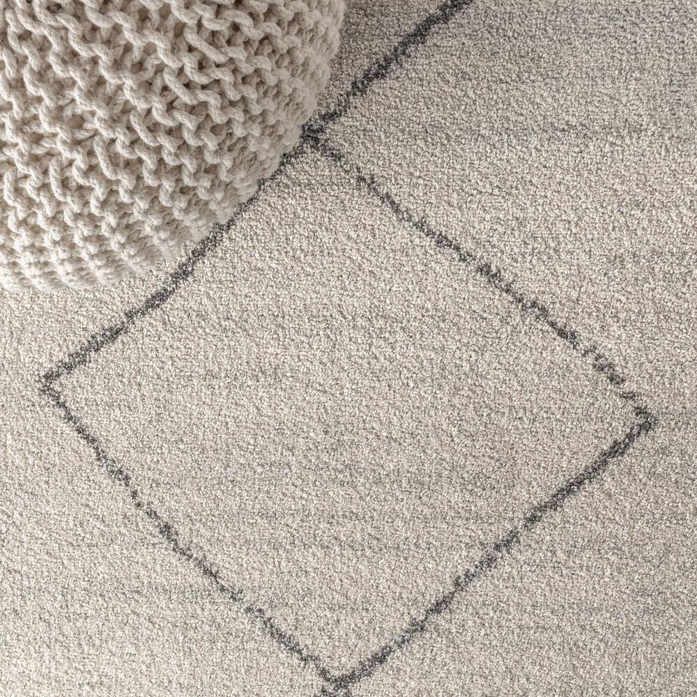 Gray and Ivory Geometric Rectangular Area Rug 3' x 5'