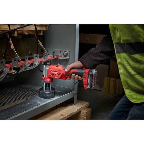 RT—109882 Milwaukee M18 18V Lithium-Ion 1/2 in. to 4 in. Force Logic 6-Ton