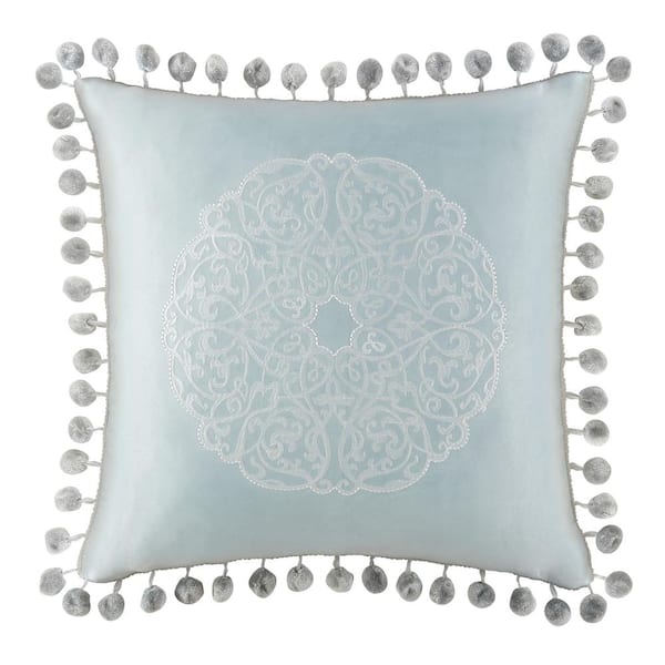 https://images.thdstatic.com/productImages/930b3a8d-9ce9-4873-8e2d-a303cd85f0fb/svn/waterford-throw-pillows-dpjnetw137ast-4f_600.jpg