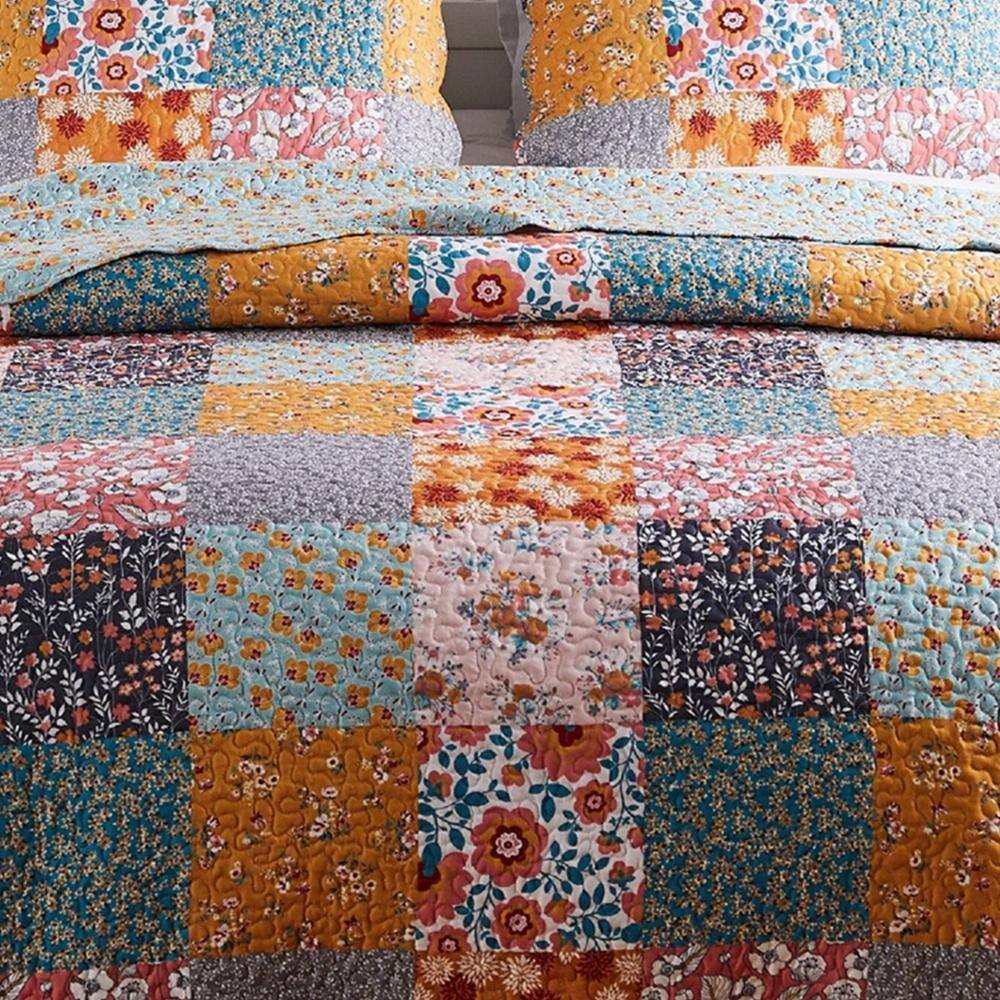 Carlie Twin Cotton Reversible Patchwork Quilt Set