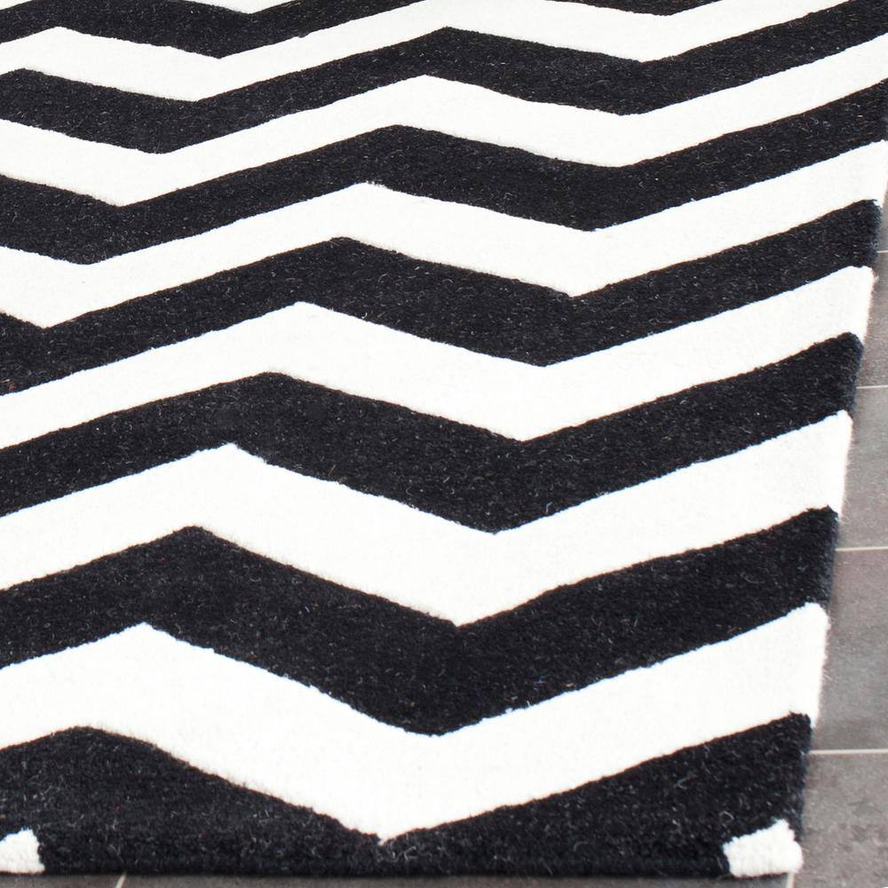 Ivory and Black Hand-Tufted Wool 4' x 6' Rug