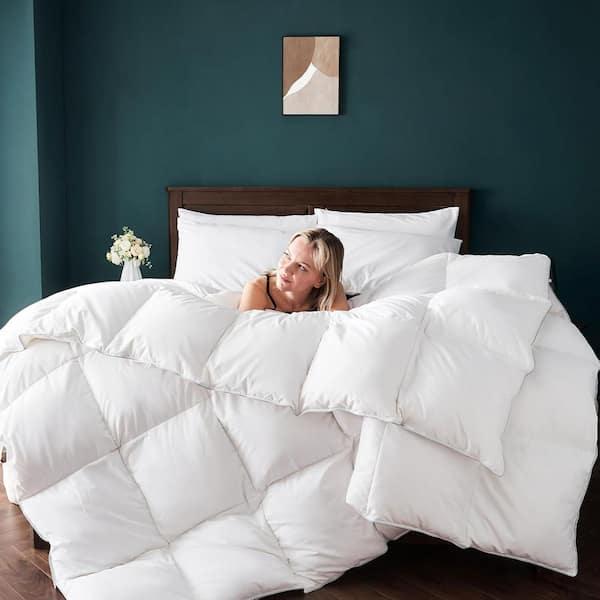 Wellos White 900 Fill Power All Season Feather Down Comforter King Cotton Polyester Blend Medium Warmth Down Comforter