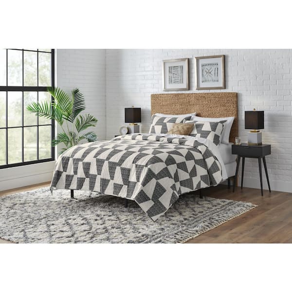 StyleWell 3-Piece Black and Ivory Modern Abstract Tile Cotton Blend Full/Queen  Quilt Set PHC-139-22 - The Home Depot