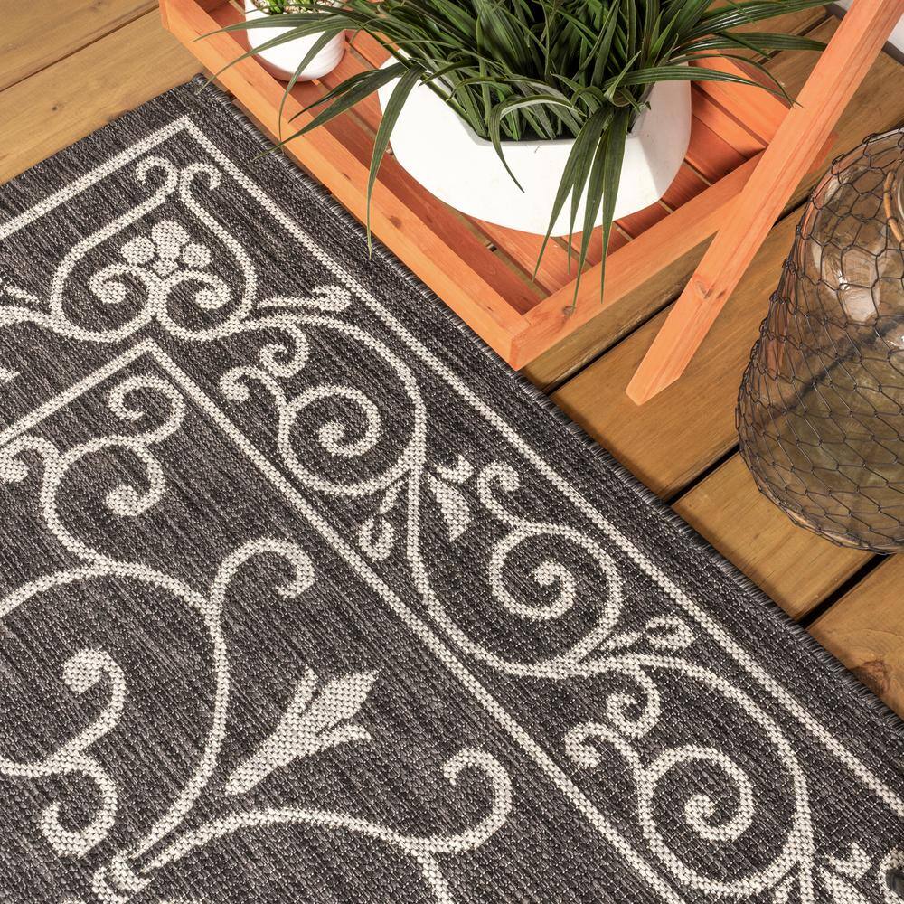 Charleston Vintage Filigree Black/Gray 4' x 6' Reversible Indoor/Outdoor Rug