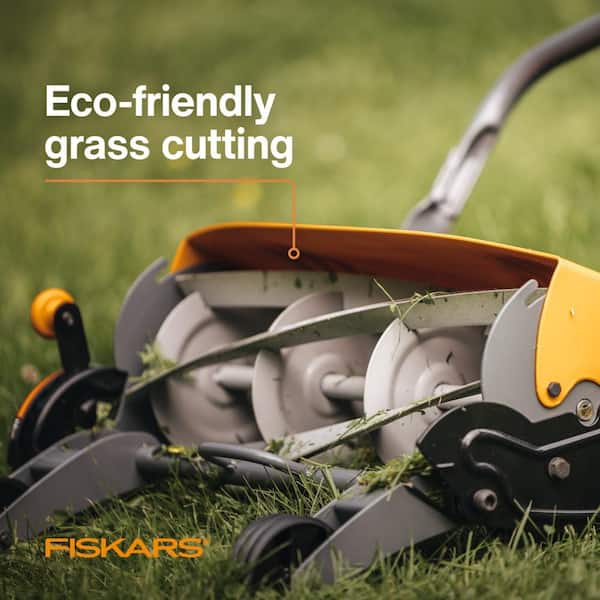 Fiskars StaySharp 18” Max Reel Push Lawn Mower