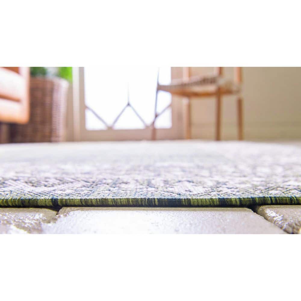 Green Rectangular 9' x 12' Easy-Care Synthetic Outdoor Rug