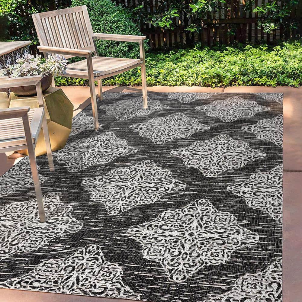 Black and Ivory Medallion Synthetic 8' x 10' Indoor/Outdoor Rug