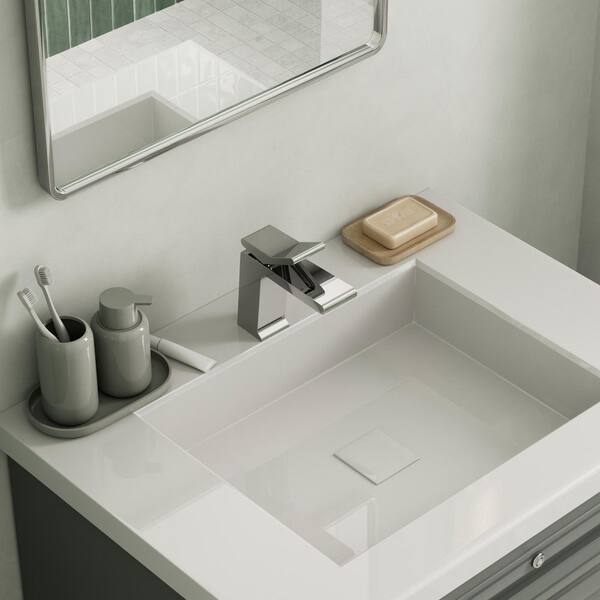 FARNE Single-Hole Single-Handle Bathroom Faucet in Polished Chrome