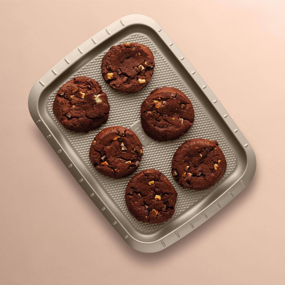 Non-Stick Carbon Steel Cookie Sheet, 11.4" x 16.3", Brass