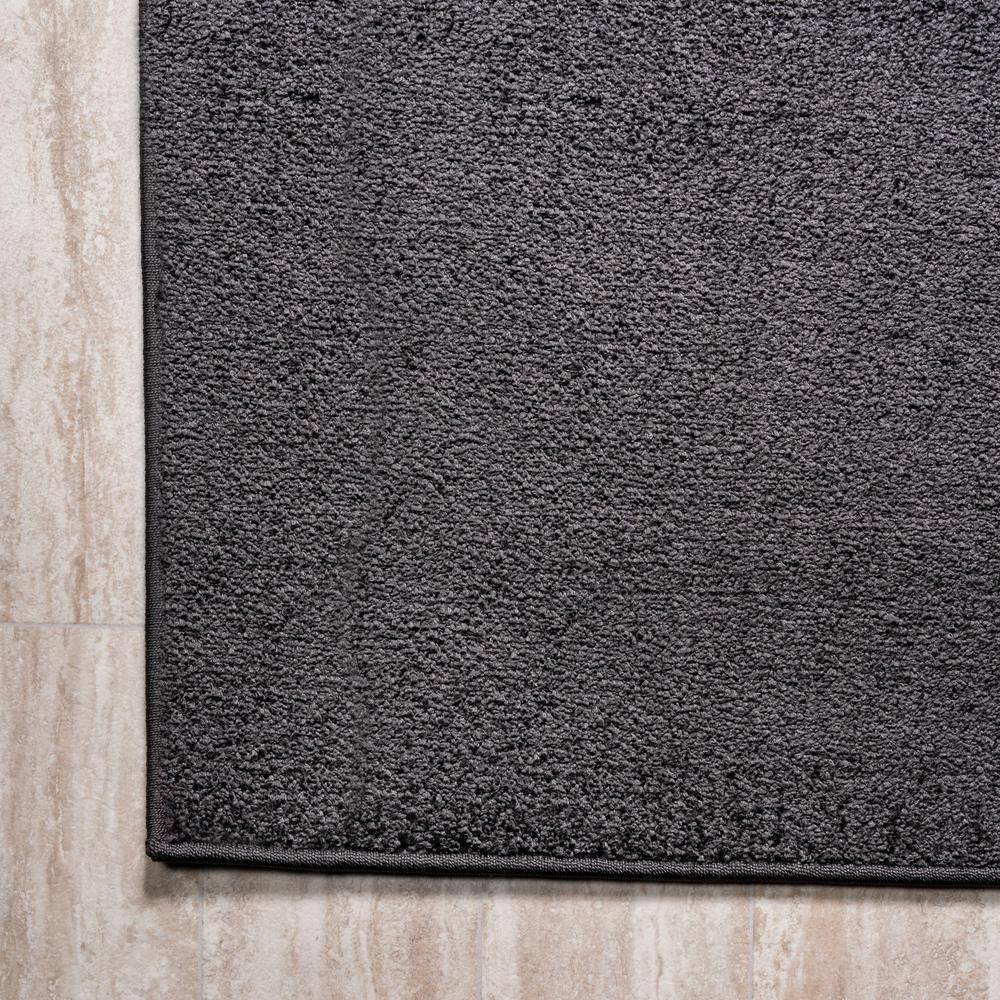 Black Solid Low-Pile Synthetic Indoor Area Rug 3x5