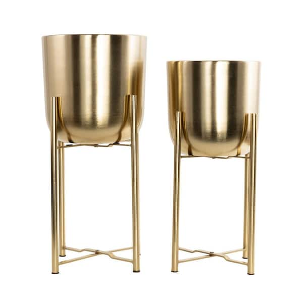 CosmoLiving by Cosmopolitan 22 in., and 19 in. Large Gold Metal