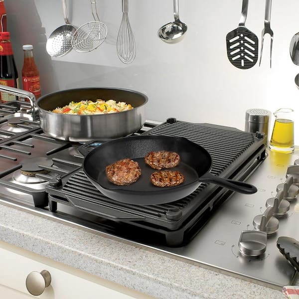 Lodge 12 in. Cast Iron Skillet in Black with Pour Spout L10SKSTOT - The  Home Depot