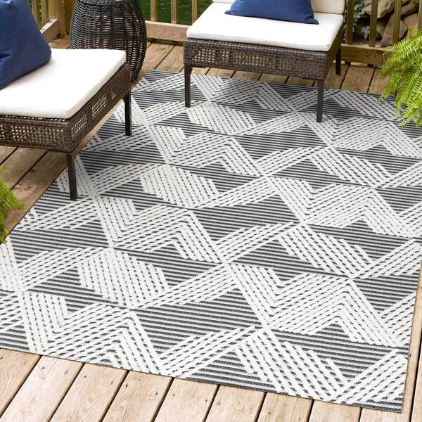 JONATHAN Y Jazz High-Low Pile Art Deco Geometric Black/Ivory 5 ft. x 8 ft. Indoor/Outdoor Area Rug