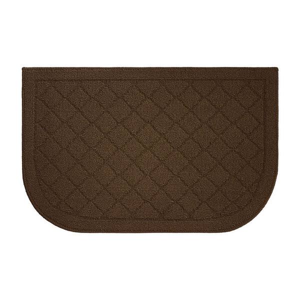 Creative Home Ideas Chicken Coop Textured Loop Chocolate 18 in. x 30 in. Slice Wedge Shaped Kitchen Rug