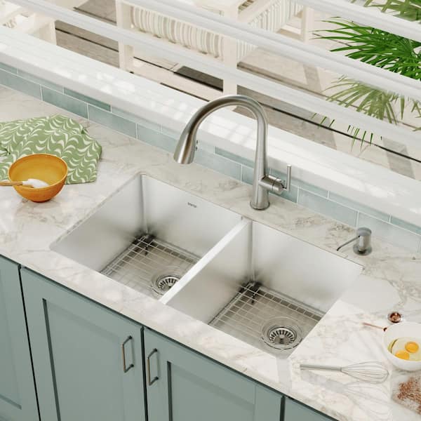 Karran EL-76 Stainless Steel 32 in. Double Bowl 50/50 Undermount Kitchen Sink Kit