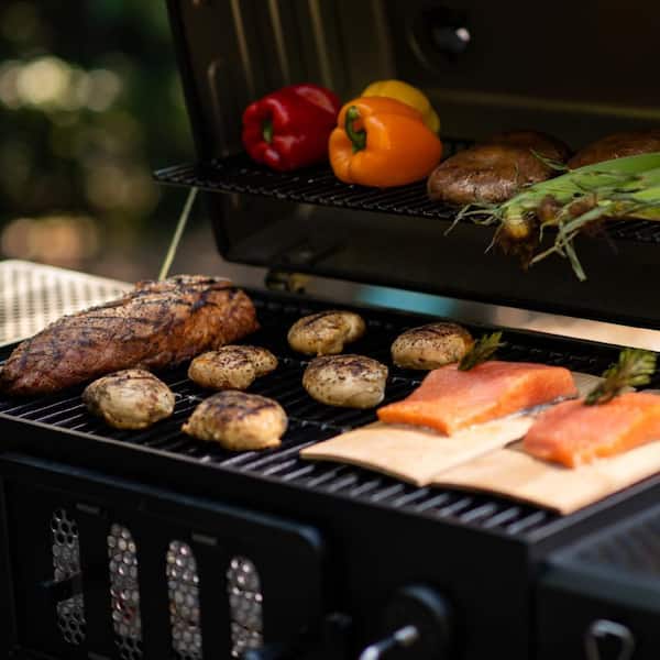 Classic Charcoal Grill in Black