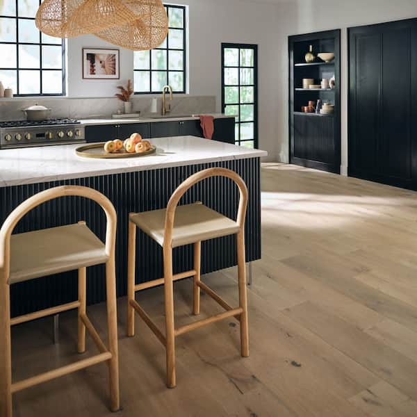 MSI XXL Tustin Grove White Oak 5/8 in. T x 9.45 in. W Tongue