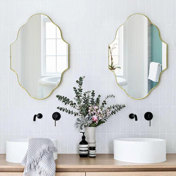 Hochwertiges 23 in. W x 37 in. H Scalloped Gold Decorative Wall Mirror (2-Pieces)