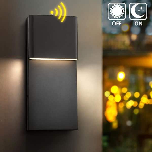 ALOA DECOR 1-Light H13 in Modern Matte Black Simple Square 10W Integrated LED Outdoor Wall Sconce with Dusk to Dawn Sensor