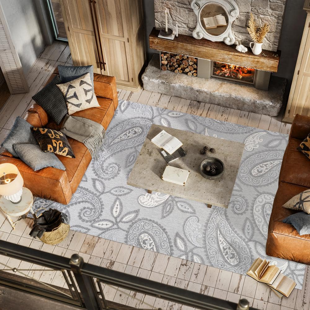 Light Gray and Ivory Paisley Indoor/Outdoor Area Rug 5' x 7'