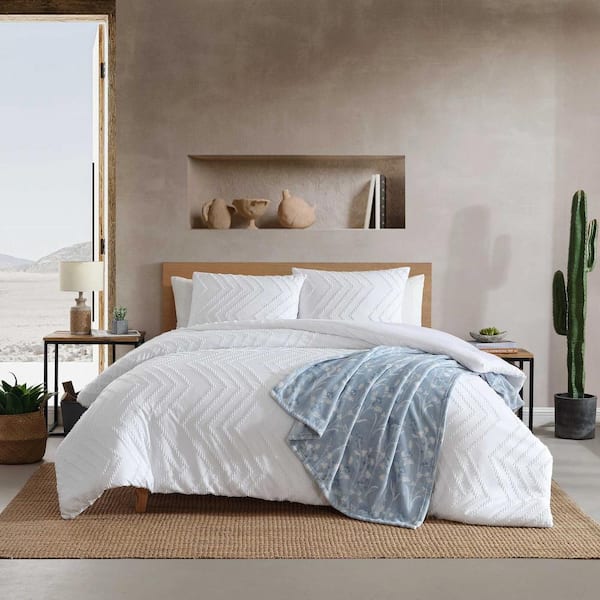 Prarie Zig Zag White 3-Piece Chenille Jaquard Polyester Twin Reversible Comforter Sham Set