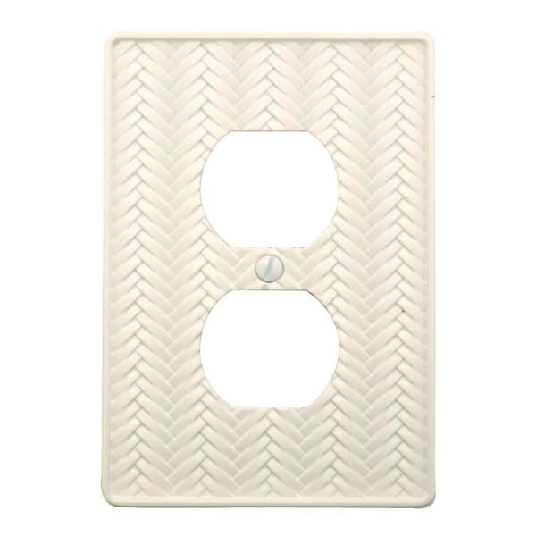 AMERELLE White 1-Gang Duplex Outlet Wall Plate