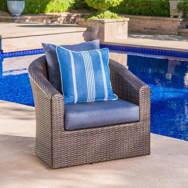 plastic lounge chair with cushion