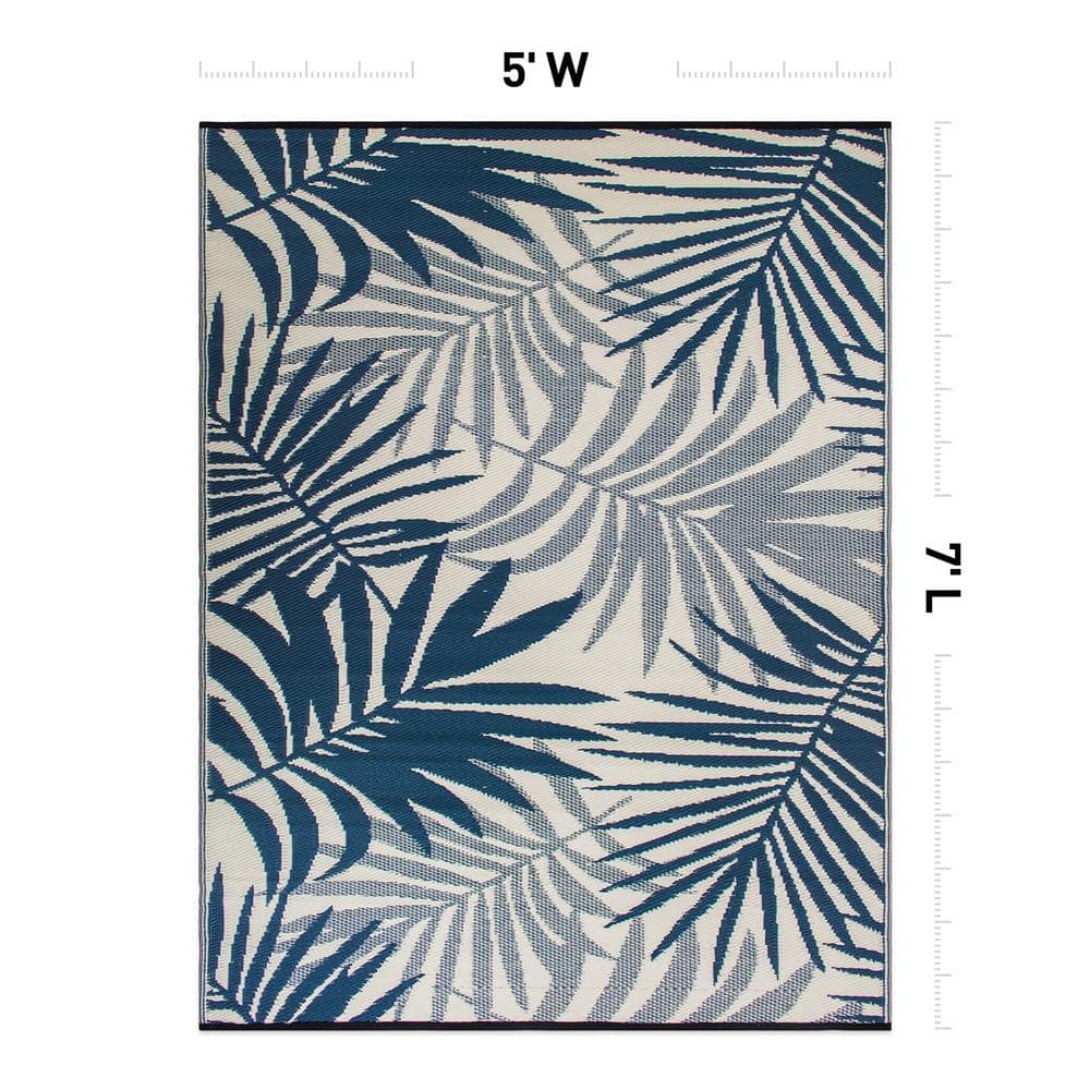 Blue Floral Reversible Synthetic Outdoor Rug, 5' x 7'